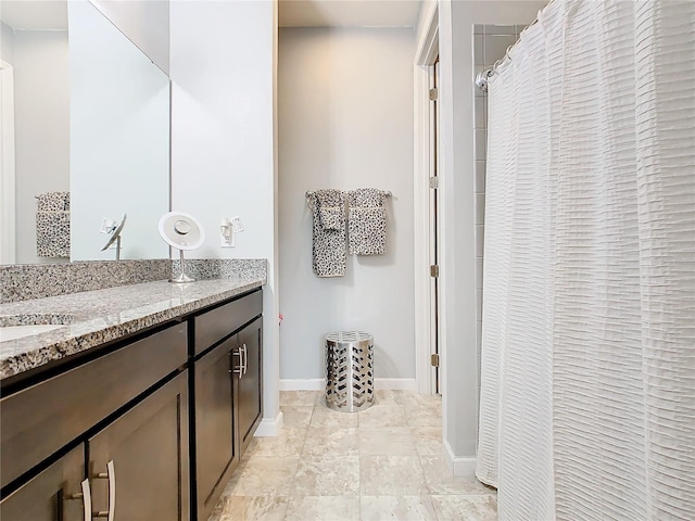 278 Alford Dr, Davenport, FL 33896 - full bath with vanity and baseboards