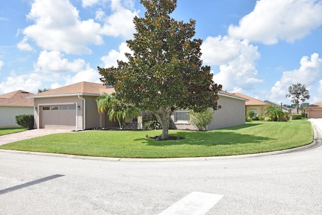 view of front of property featuring a front yard and a garage