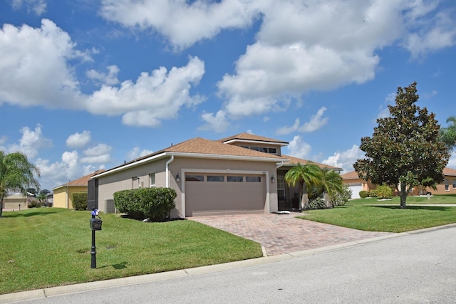 view of front of property featuring a front yard and a garage