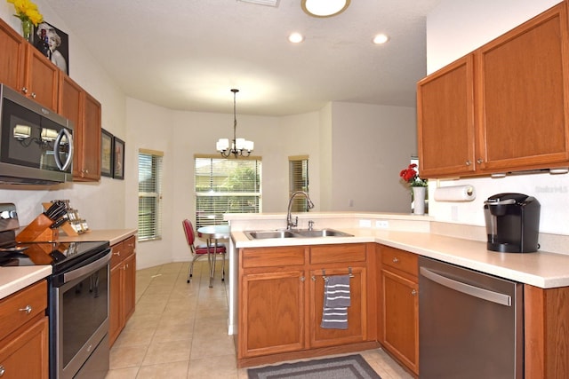 kitchen with sink, stainless steel appliances, and kitchen peninsula