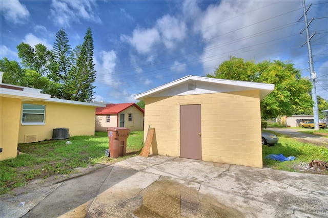 view of outbuilding