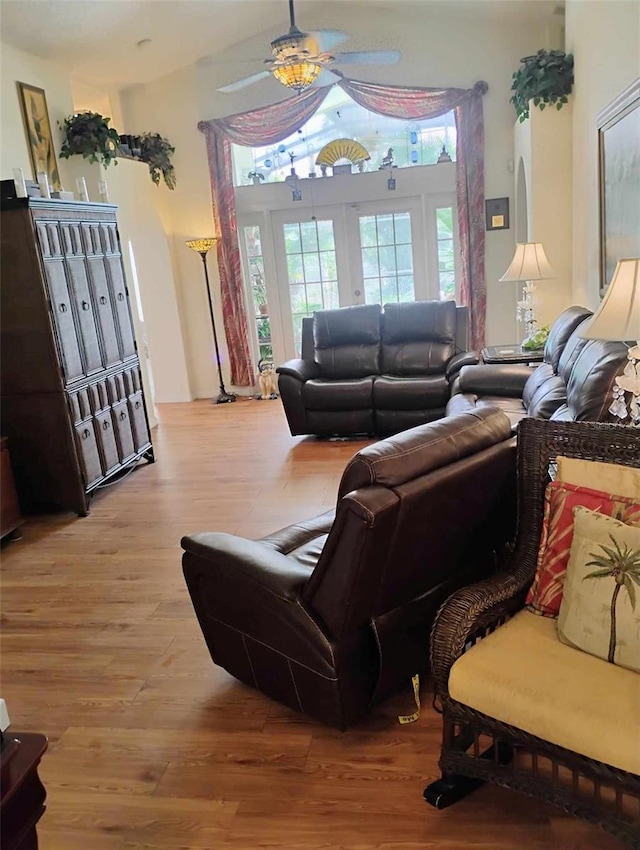 living room featuring light hardwood / wood-style floors and ceiling fan