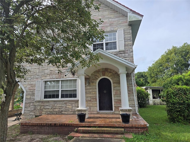 view of front of home with a front yard