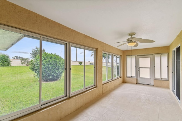 sunroom featuring ceiling fan