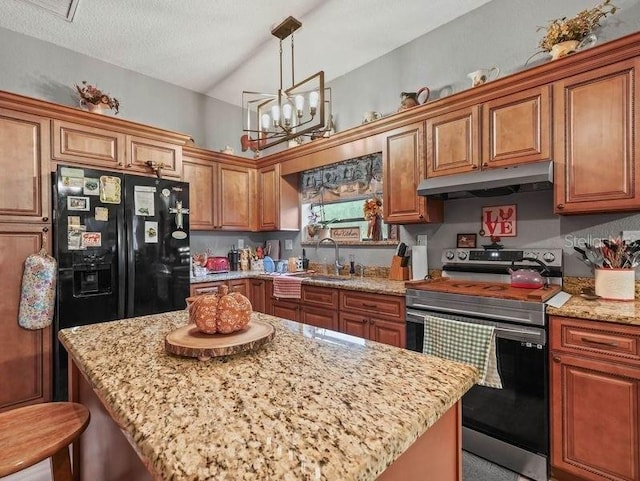 kitchen with pendant lighting, a chandelier, a center island, sink, and stainless steel electric range oven