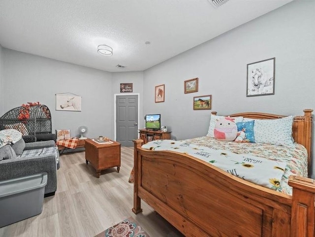 4485 Murphy Rd, Ona, FL 33865 - bedroom featuring light wood-type flooring and a textured ceiling