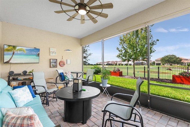 sunroom with ceiling fan