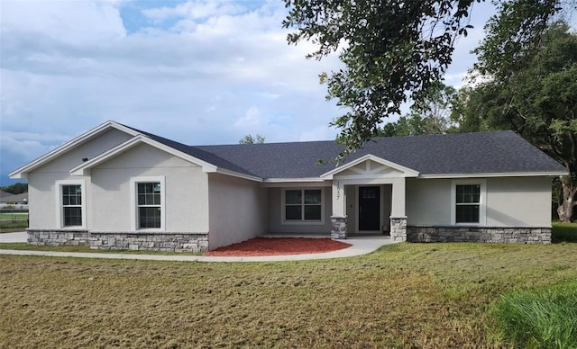 view of front of home featuring a front yard