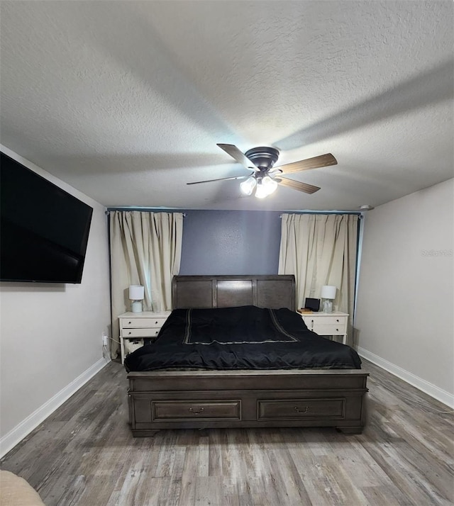 bedroom featuring a textured ceiling, hardwood / wood-style flooring, and ceiling fan