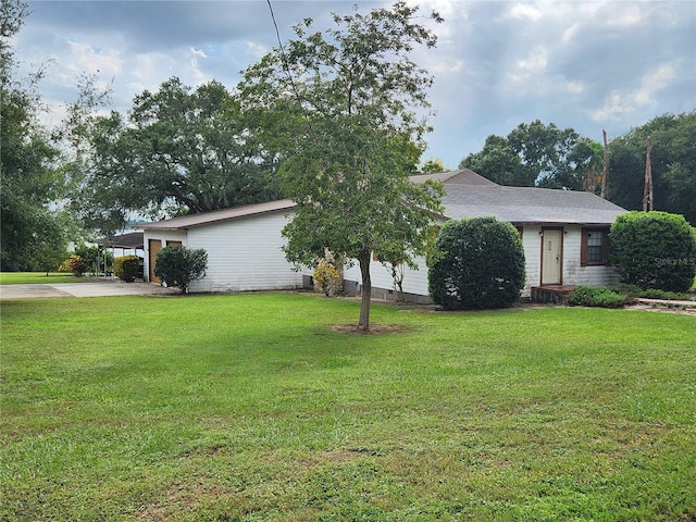 view of front of property with a front yard