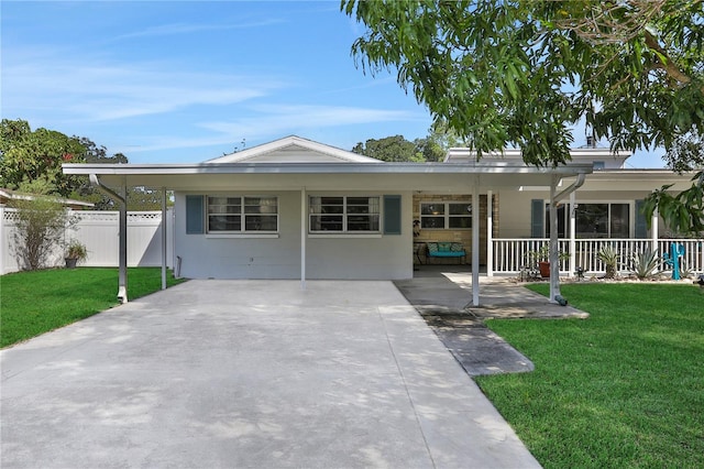 view of front facade with a front yard