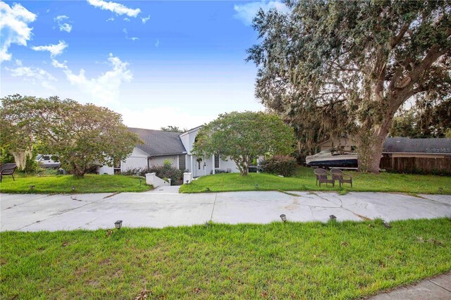 34415 Kingfish St, Fruitland Park, FL 34731 - view of front of home featuring a front lawn
