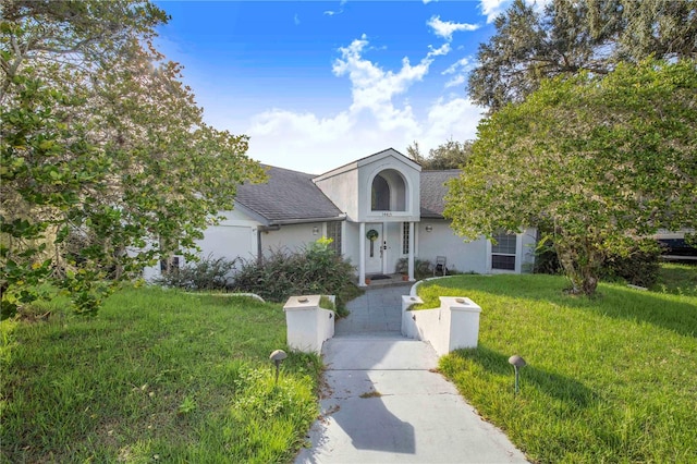 view of front of house featuring a front yard