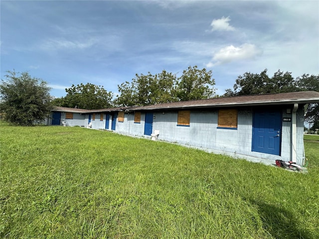 view of front of home with a front yard