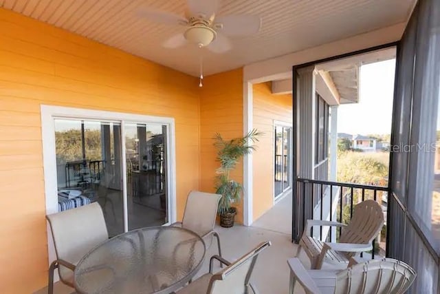 sunroom / solarium with ceiling fan