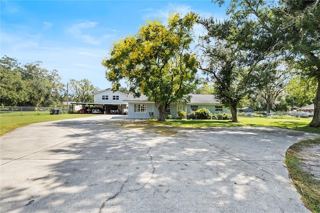 view of front of home featuring a front lawn