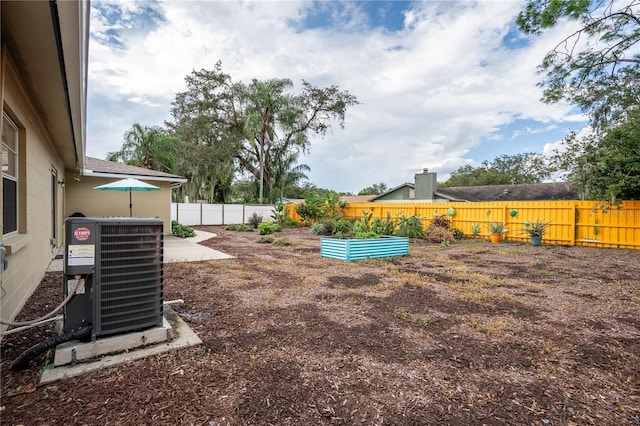 view of yard featuring central AC unit