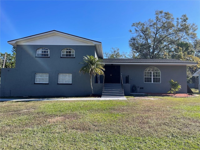 view of front of home featuring a front yard