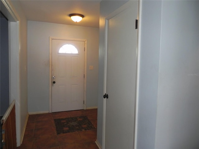 entryway featuring baseboards