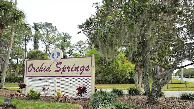 view of community / neighborhood sign