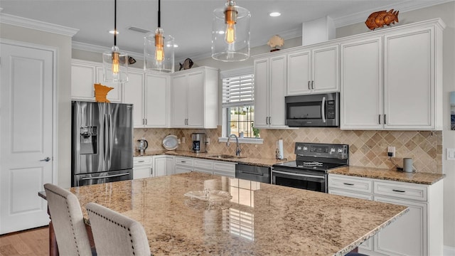 kitchen featuring white cabinets, stainless steel appliances, decorative light fixtures, and crown molding