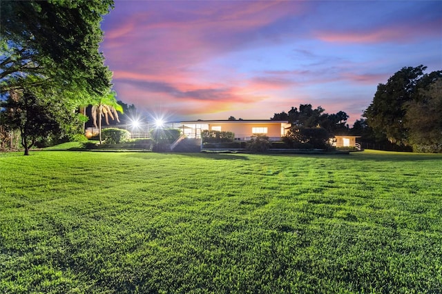 view of yard at dusk