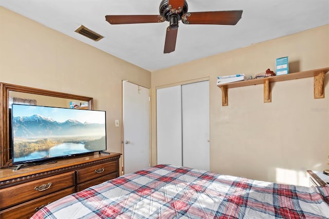 bedroom featuring ceiling fan and a closet