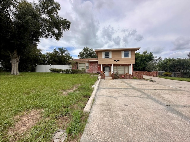 view of front of house featuring a front yard and a garage