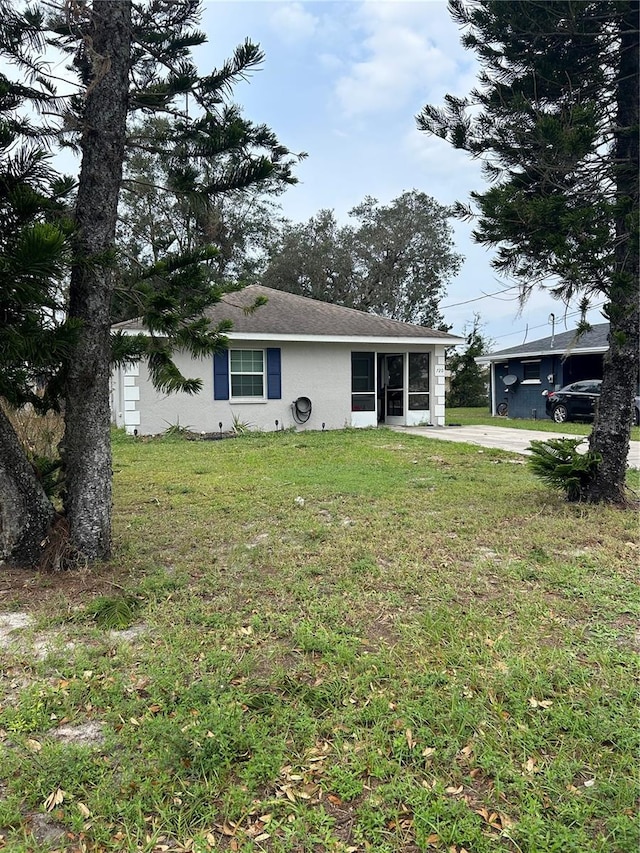 view of front of home with a front lawn