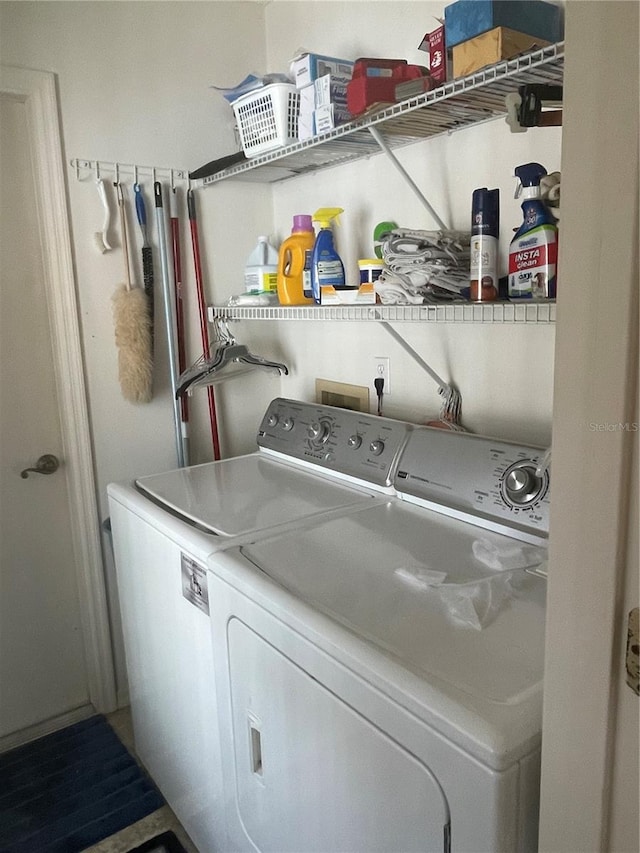 washroom featuring washer and clothes dryer