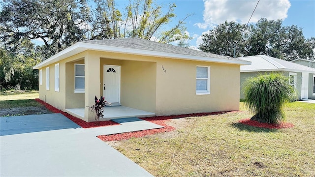 view of front of house with a front yard