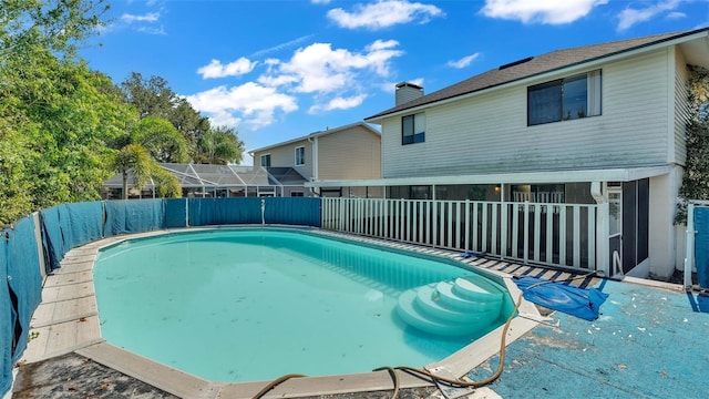 view of swimming pool