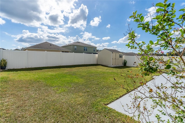 view of yard featuring a storage unit