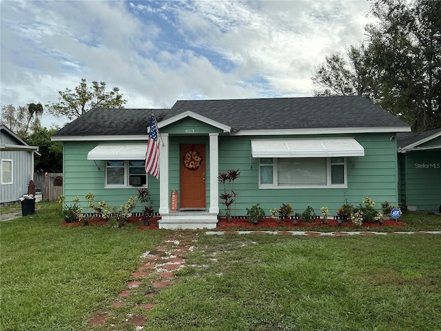 view of front of home featuring a front yard