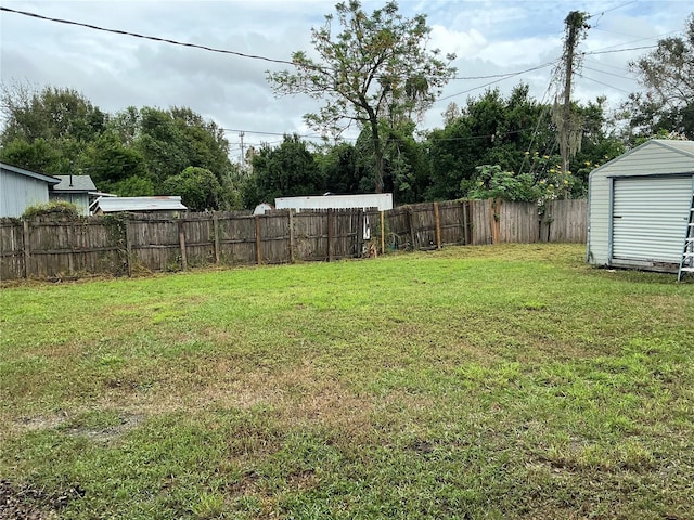 view of yard featuring a storage unit