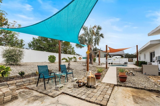 view of patio featuring a jacuzzi