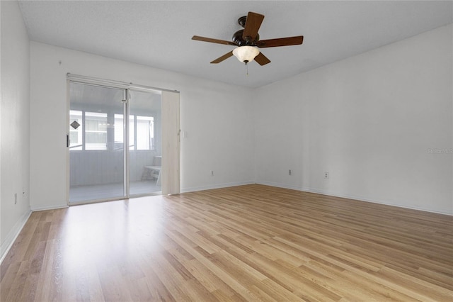 unfurnished room featuring a textured ceiling, light hardwood / wood-style flooring, and ceiling fan