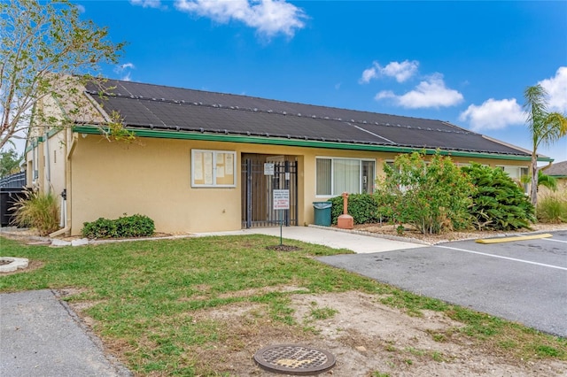 view of front of property with a front lawn