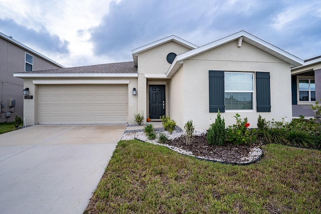 view of front facade featuring a garage and a front lawn