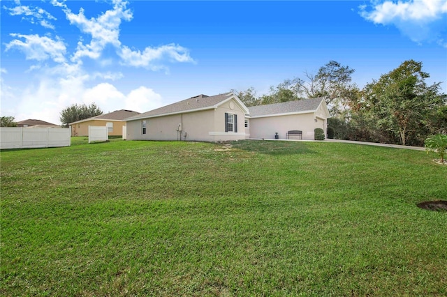 back of house featuring a lawn