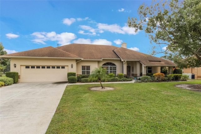 view of front facade featuring a garage and a front yard