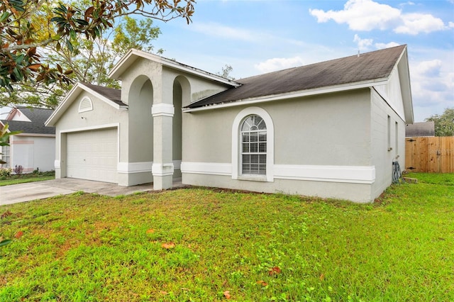 view of front of property featuring a garage and a front yard