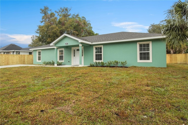 single story home featuring a front yard