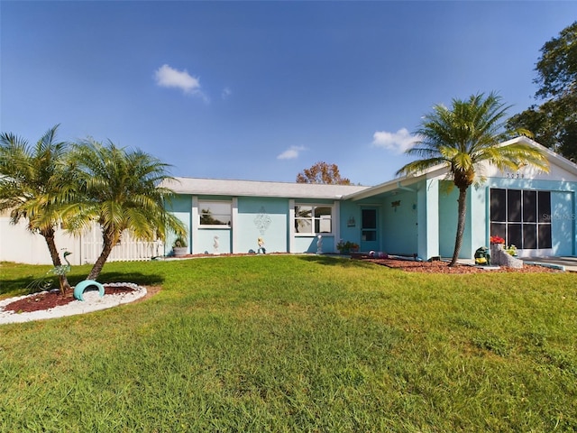 ranch-style home featuring a front lawn