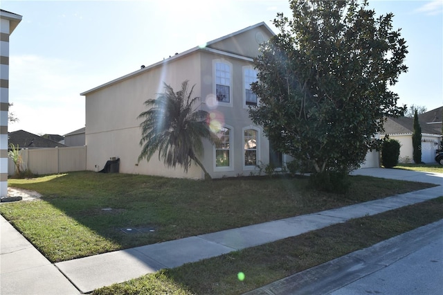 view of front facade with a front yard