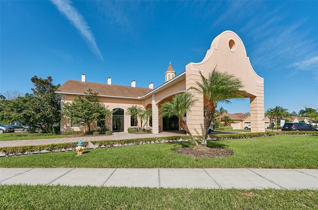 view of front of house with a front lawn