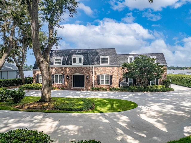 view of front of property featuring a water view