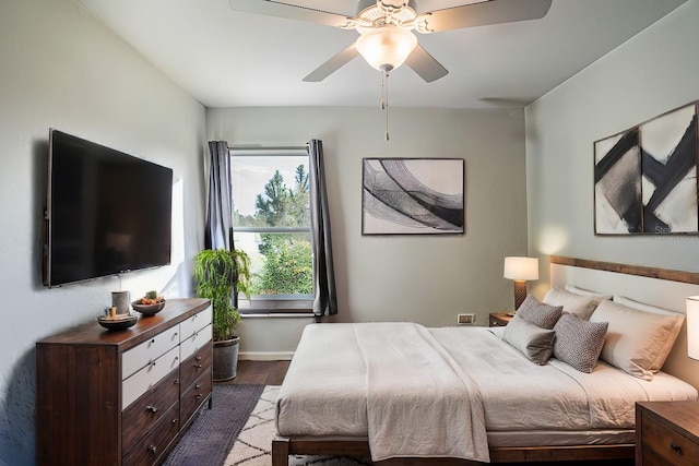 bedroom with ceiling fan