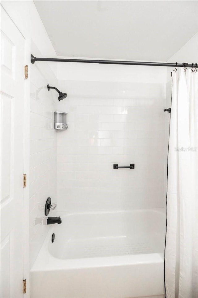 bathroom with shower / bath combo