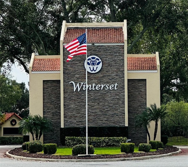 view of community / neighborhood sign